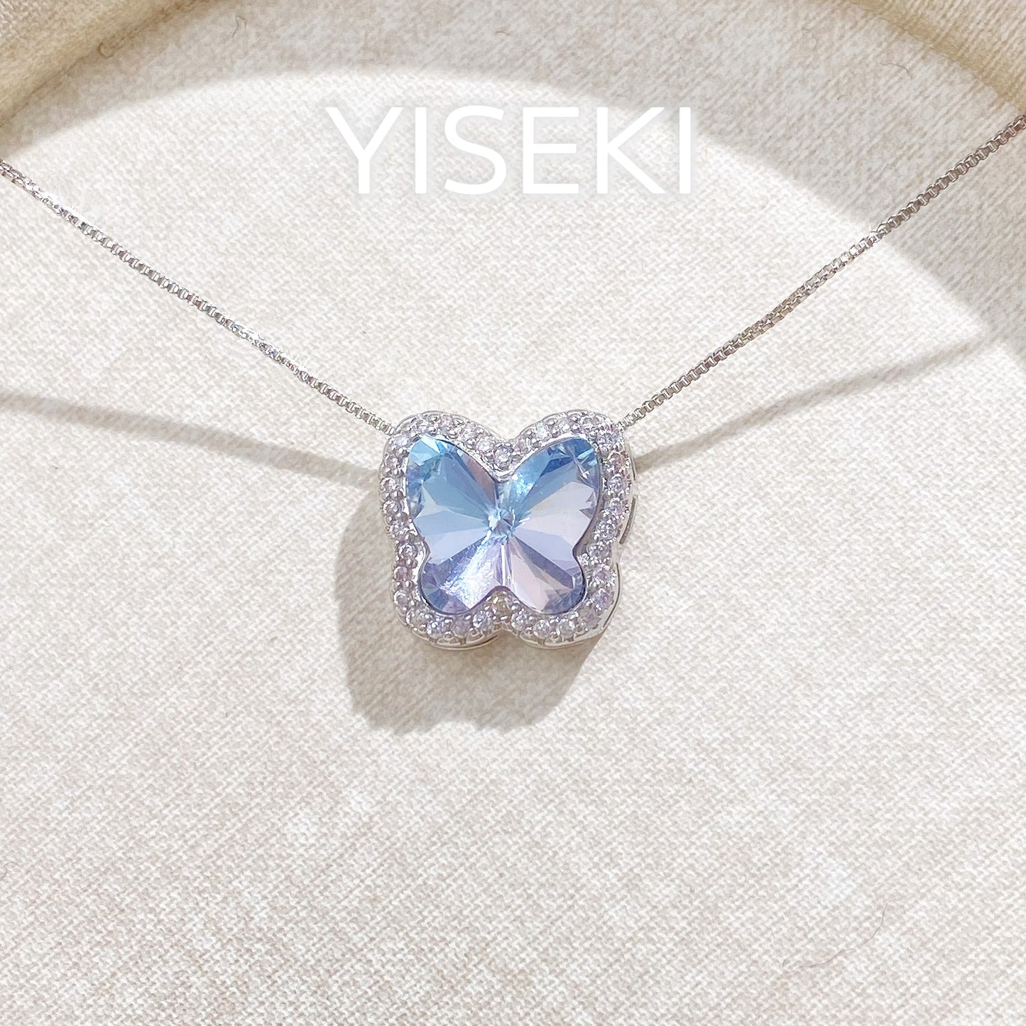 クリスタルネックレスバタフライButterfly